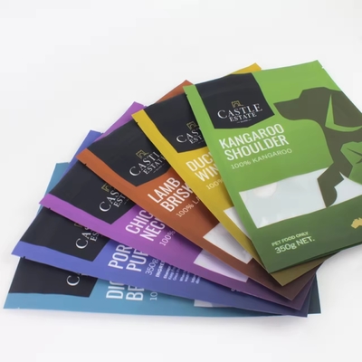Op maat gedrukt hervergrendelbaar folie Ziplock zakken Plastic verpakking Stand Up pouch voor honden Treat pet food pakket met venster