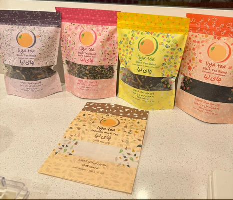 Custom Eco Recycleable Re-sealable Ziplock Food Kraft Paper Stand Up Pouches Zwarte thee verpakkingszakken met venster