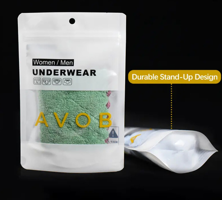 Persoonlijke hervergrendelbare stand-up zak ondergoed verpakking zip slot mylar zakken met helder raam