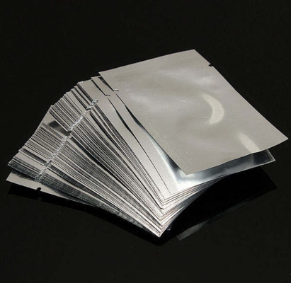 Op maat gedrukte warmteverzegelde plastic zakken, aluminiumfolie voedselverpakking Vacuümopslag 3-zijdige verzegelde zakken