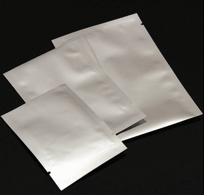 Op maat gedrukte warmteverzegelde plastic zakken, aluminiumfolie voedselverpakking Vacuümopslag 3-zijdige verzegelde zakken