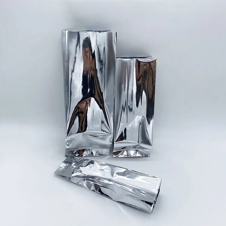 Glanzend zilveren aluminiumfolie gelamineerd hitte afdichting Achterkant afdichting Gusset Voedselverpakkingszak Vacuüm Voedsel thee Koffiebonenzakken