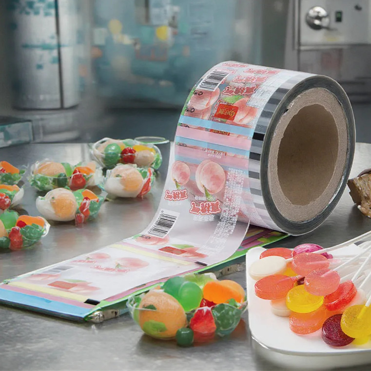 Op maat gedrukte zakjes Verpakkingsrol Film Voedselkwaliteit Pe Bopp Candy Lollipop Chocolade Voedsel Auto-verpakkingsrol Film